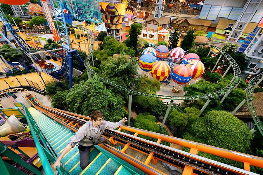 世界八大购物中心之一的美国摩尔购物中心(the mall of america),又称