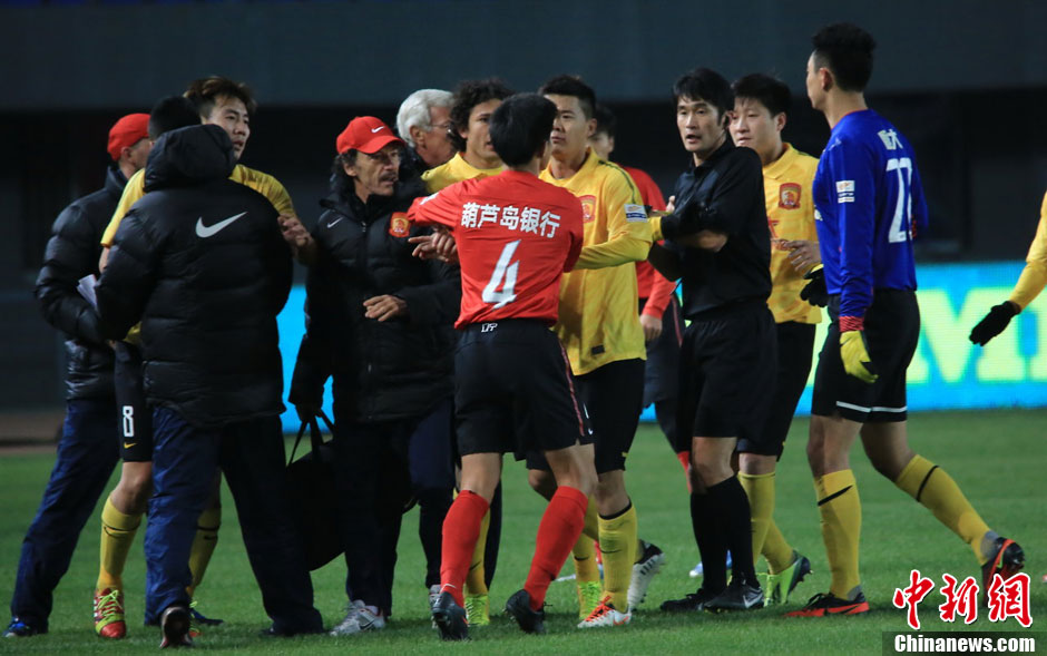 大连人赛季首胜|中超两名外援爆发冲突,大连人无缘首胜,主帅面临下课危机