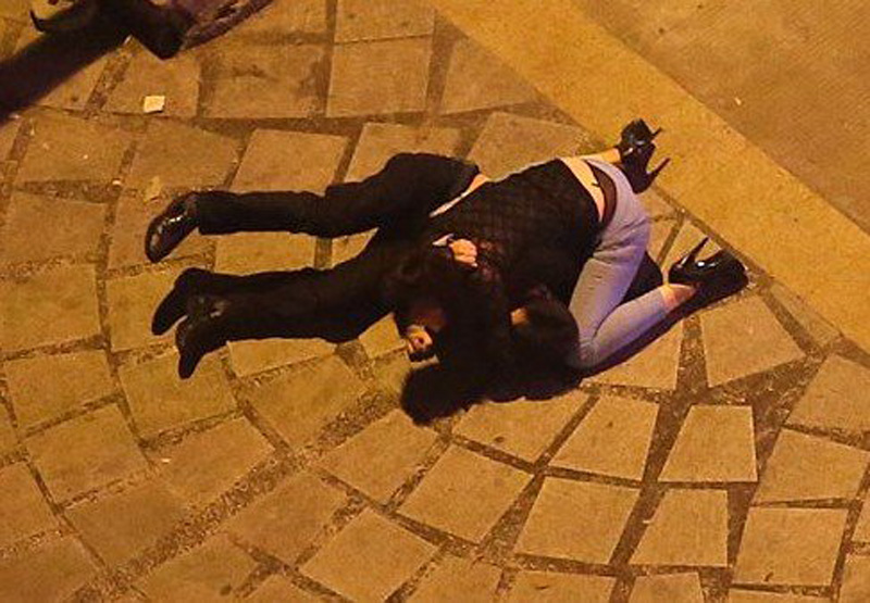 成都情侣街头厮打 女汉子"逆袭"制服男友