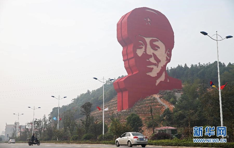 30米高雷锋头像亮相雷锋故乡