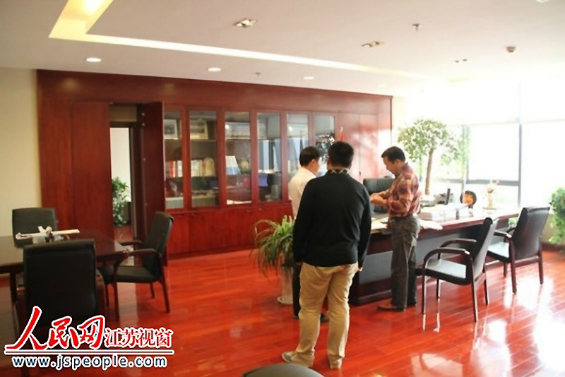 江苏沛县政府大楼造价过亿 领导办公室配双人床