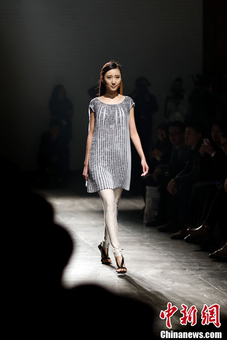 中国国际时装周模特t台优雅走秀