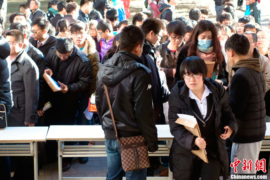 中国高校迎战最难就业年 2013年毕业生699万人 