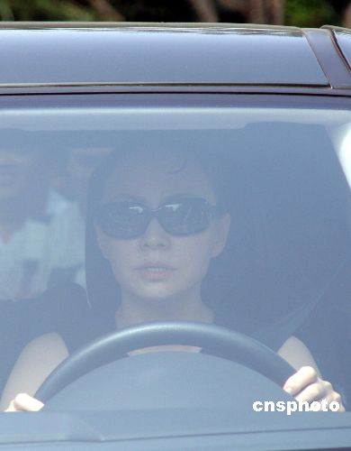 组图文兴宇追悼会举行演艺界人士前来送别