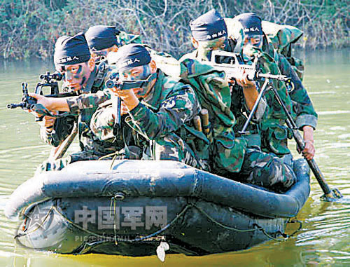 图中国海军两栖蛙人水上练兵2
