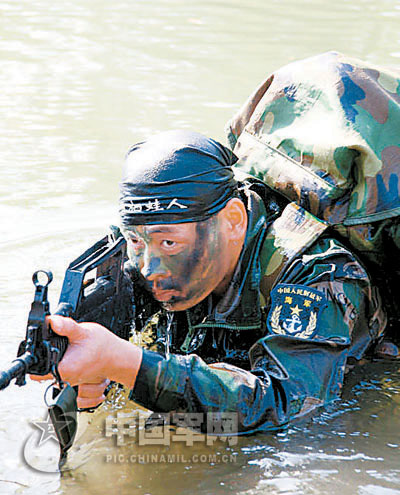 图中国海军两栖蛙人水上练兵3