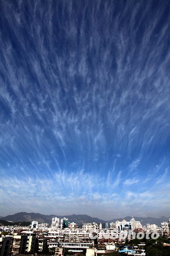 图福州天空出现大片毛卷云3