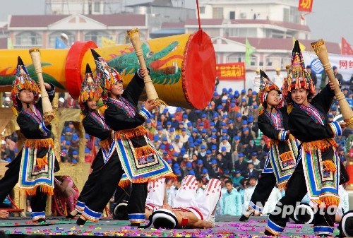 图:瑶族盘王节在广西贺州举行——中新网