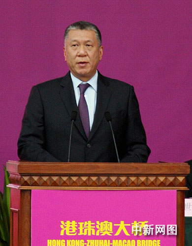澳门特首何厚铧出席港珠澳大桥的开工仪式.冒韪 摄