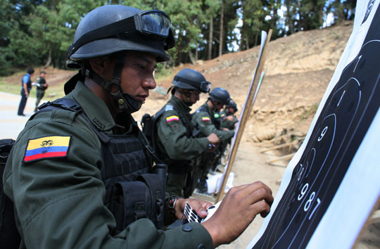 组图:美洲多国警方联合举行反绑架训练(2)