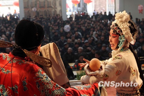浙江绍剧团送戏到山村
