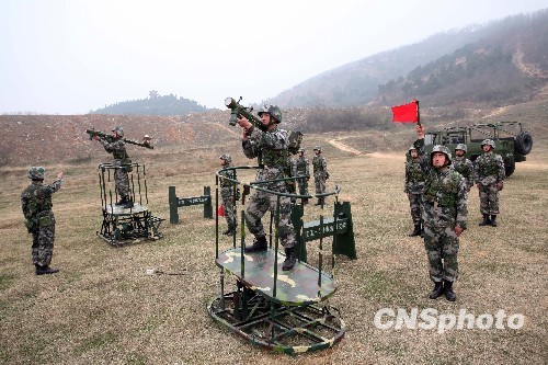 图:济南军区某部严格训练贴近实战(2)