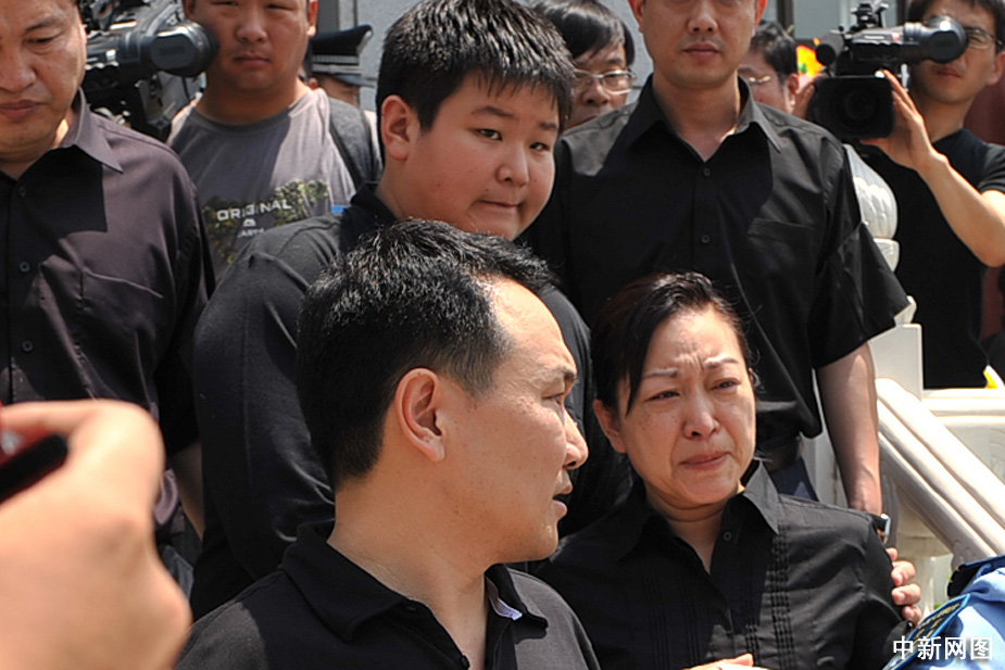 著名播音员罗京追悼会举行