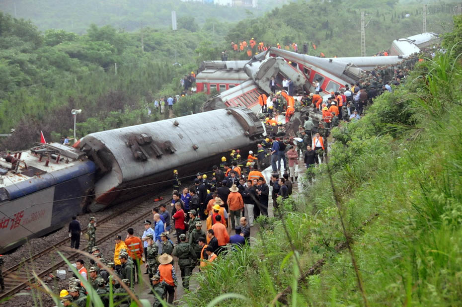 中国火车脱轨事故图片