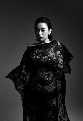 大胸女赵铭再突破真空装上阵