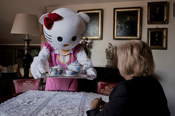 benjamin在摄影集《我是小熊维尼》"i am winnie the pooh"中,让影视