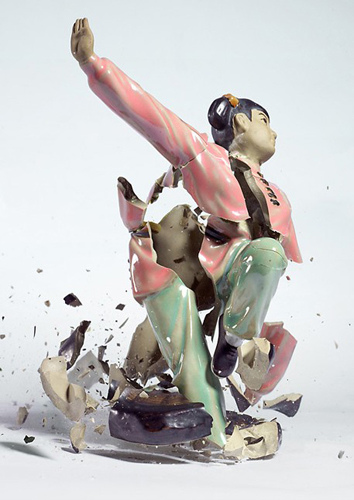 瓷像破碎震撼瞬间