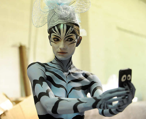 美国大胆时装秀上演另类人体艺术