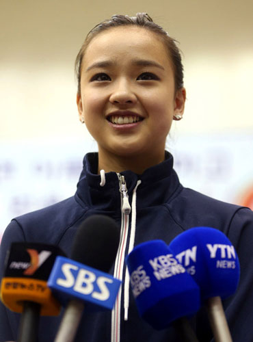 艺体萝莉孙妍在大秀萌照