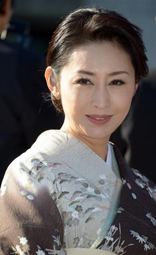 日本女议员上演华丽和服秀