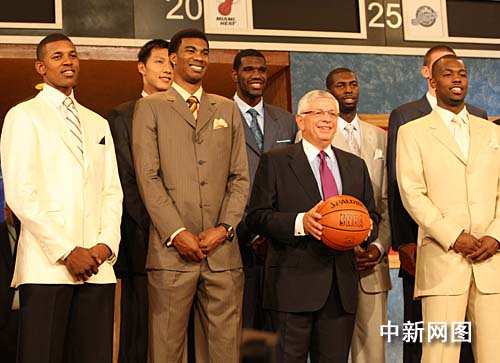 图易建联参加nba选秀大会