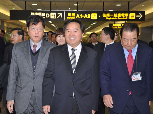 南京市经贸考察团抵台季建业将分晤连战吴伯雄