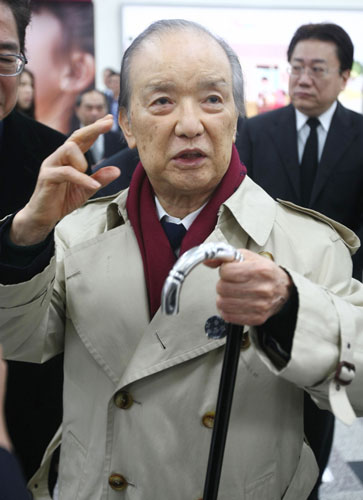 前日本首相海部俊树(如图)10日搭机来台,他表示,这次访台最主要目的就