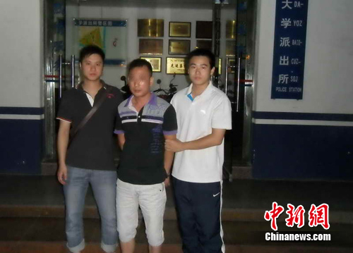 谢学勤)广西梧州市警方22日向中新网透露,一名涉嫌抢劫台湾籍拖网渔船