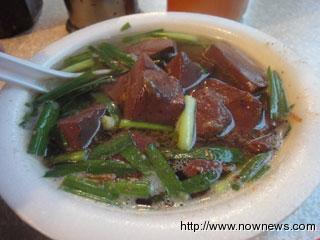 新北市捷运美食:飘香40年的猪血汤