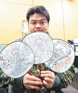 鬼在洗牛仔裤简称“鬼洗”?台一手绘师傅搞乌龙