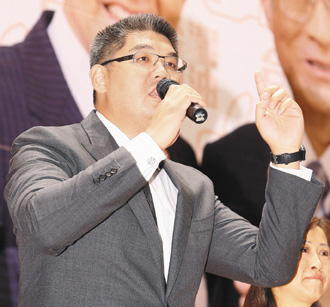 台媒:连胜文人气高涨成蓝营中生代政治明星