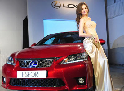 台湾时尚教父洪伟明与LEXUS跨界合作