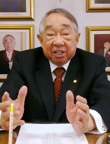 张荣发:身后名下财产全捐做公益不留给子孙