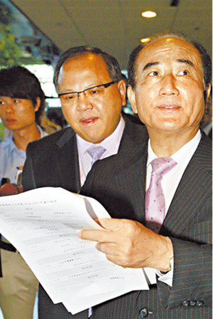 台立法机构秘书长林锡山违法投资恐被弹劾