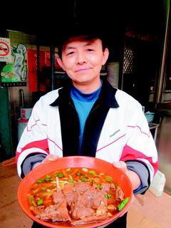 桃园大溪“老张牛肉面”凤飞飞从小爱吃