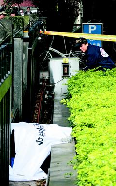 台当局内政部门联合办公楼电动铁门夹死流浪汉
