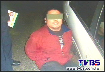 台一窃贼太胖卡车内 警察来了跑不掉