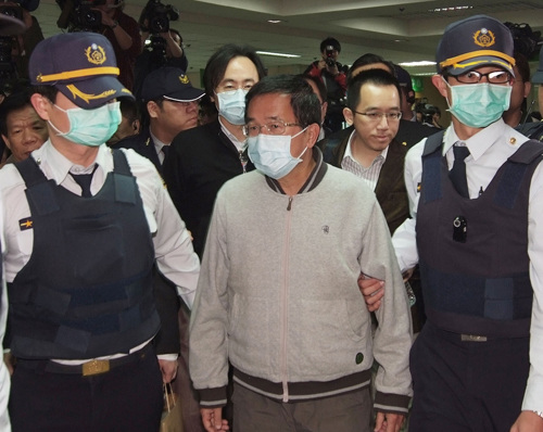 台媒:不上铐、家属陪同陈水扁就医待遇大跃进