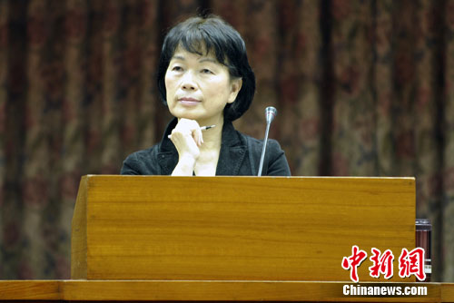 龙应台首次质询对上绿营“立委”话语令官员震惊