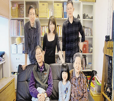 苗栗阿嬷相隔13年再赴大陆感慨:大陆发展太快