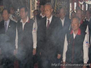 即将走马上任 吴敦义台南市拜神明还愿