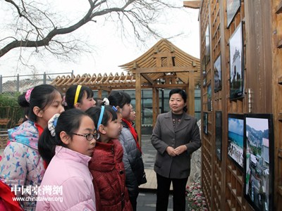 北京东城区帽儿小学举行“刀老师看台北”摄影展
