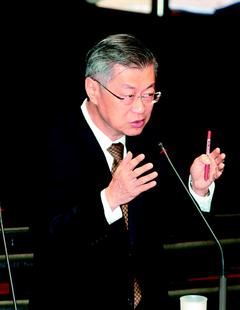 台新行政团队面临重重挑战陈冲压力大难掩憔悴