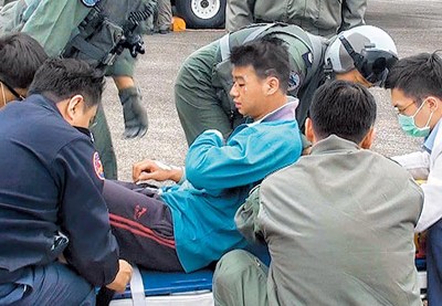 台军直升机坠海1人获救或因装备老化所致