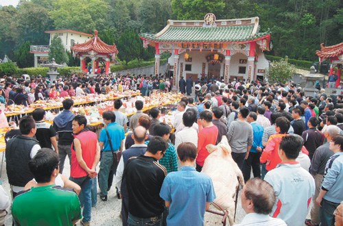 苗栗傅家七代同堂千人扫墓祭乾隆年间赴台先祖
