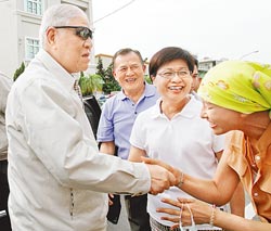 李登辉欲在夏天前完成“环岛”怕感冒引起肺炎