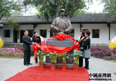 抗日名将孙立人铜像在安徽省庐江县揭幕