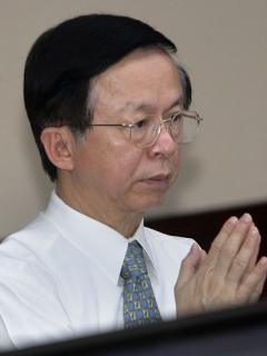 疑电价调涨引各界抨击台电董事长请辞