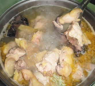 苗栗田园土鸡香诱老饕