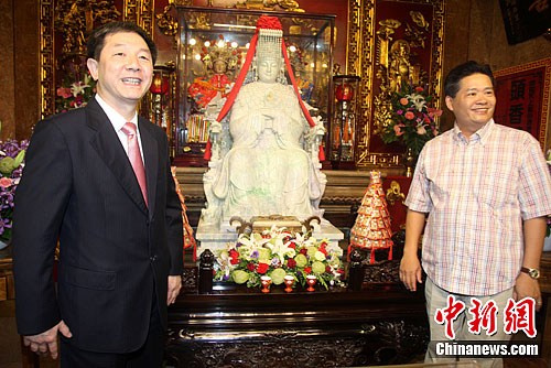 特写:叶克冬台中参拜大甲妈祖展诚意